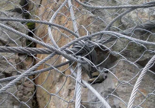 山体防护网加固