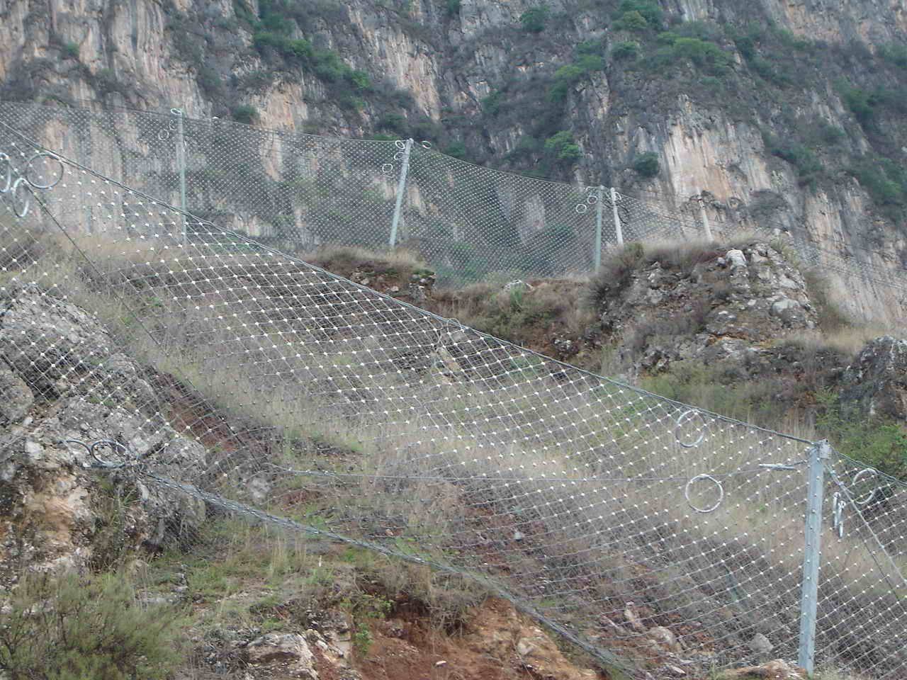 常见边坡防护网