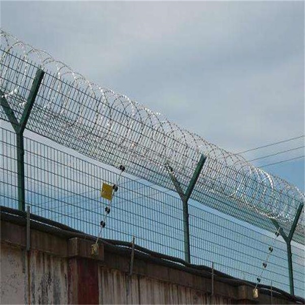 看守所钢网墙安装