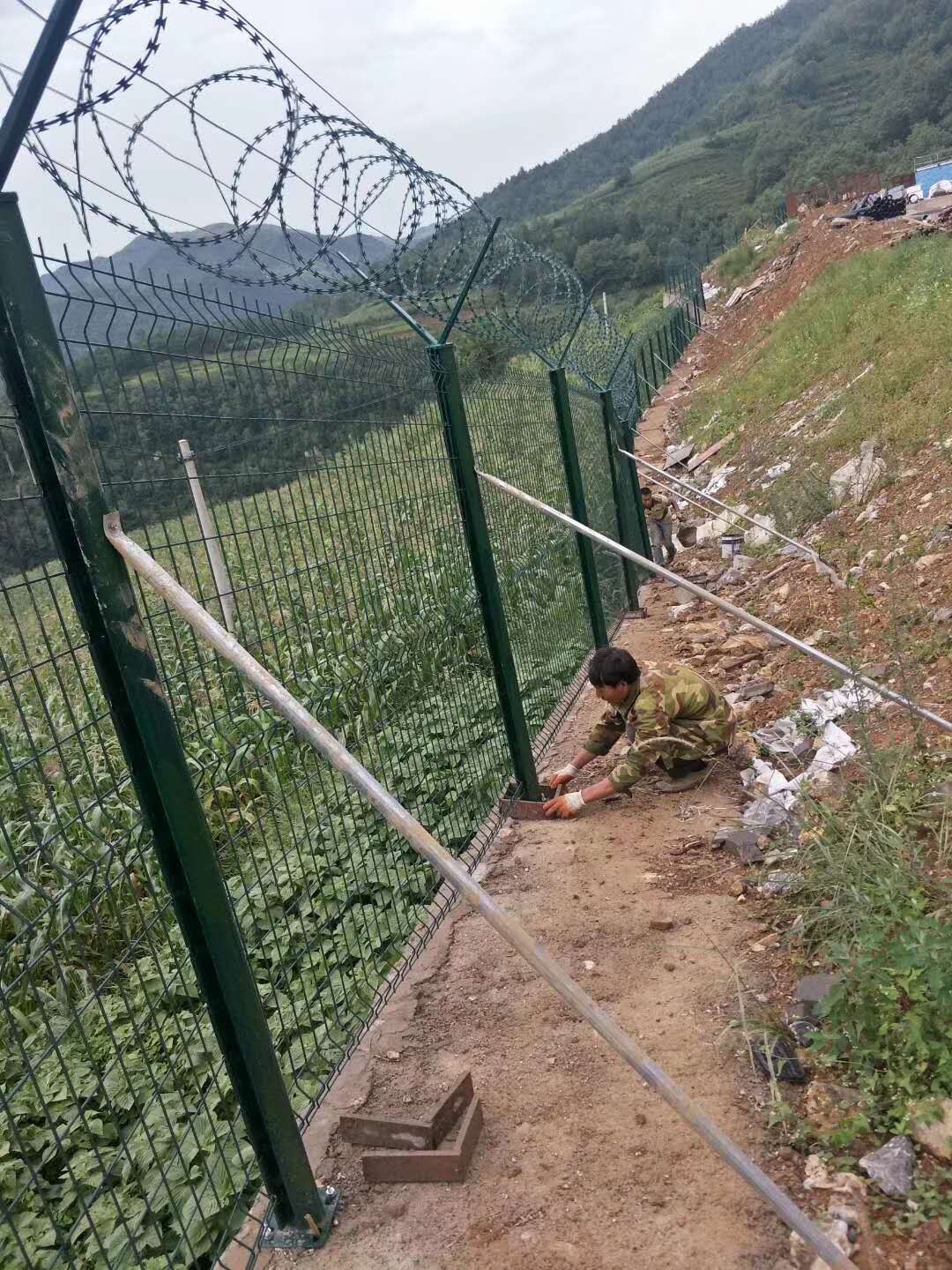 机场钢筋网围界